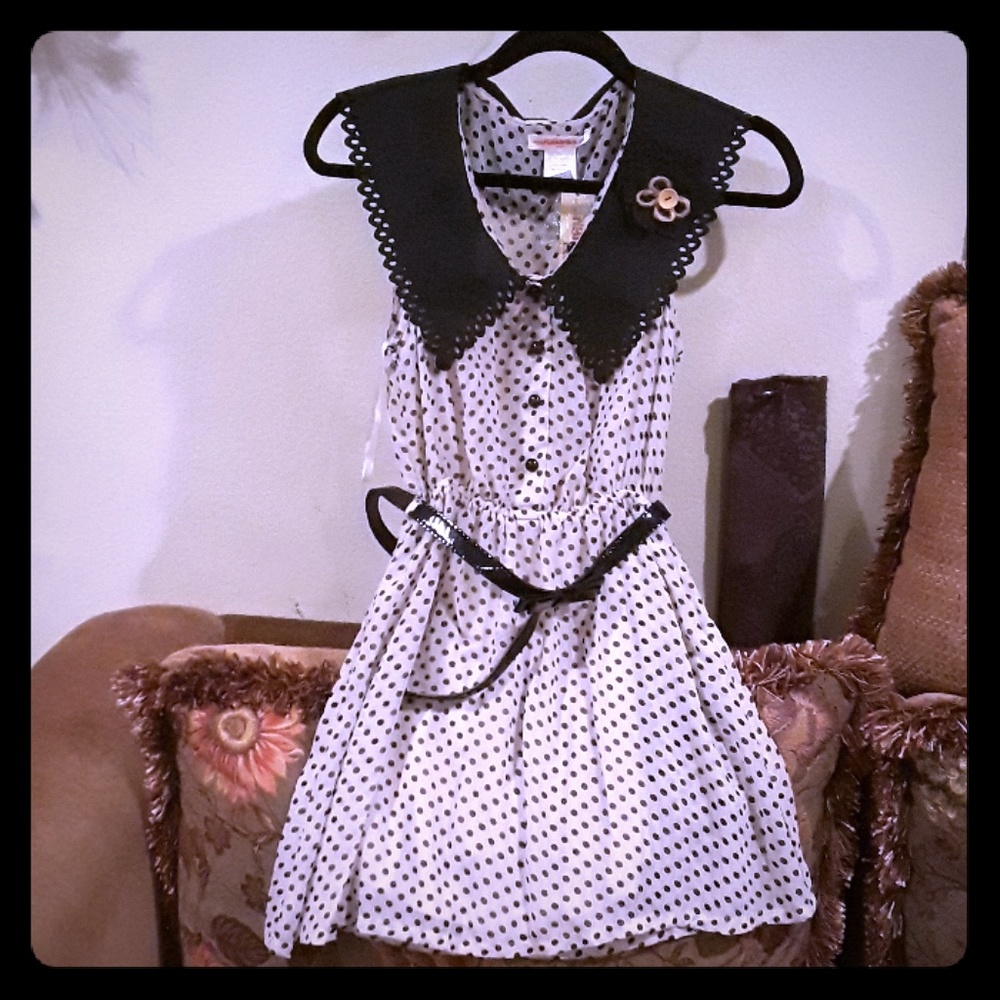 Sleeveless polka dot dress